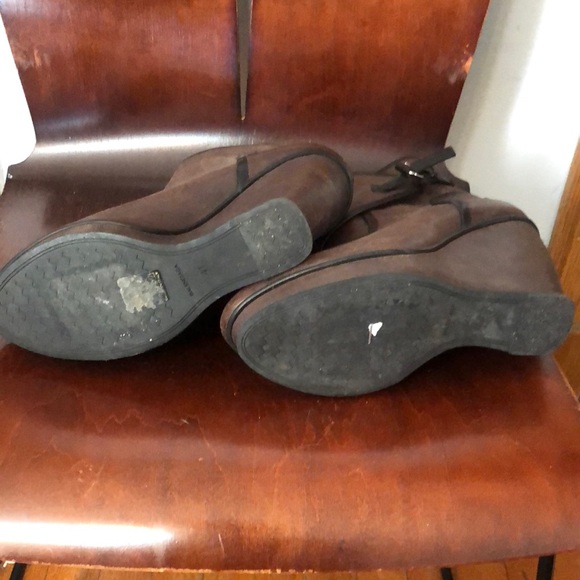 Balenciaga Stylish Brown Wedge Ankle Boots - Picture 4 of 10